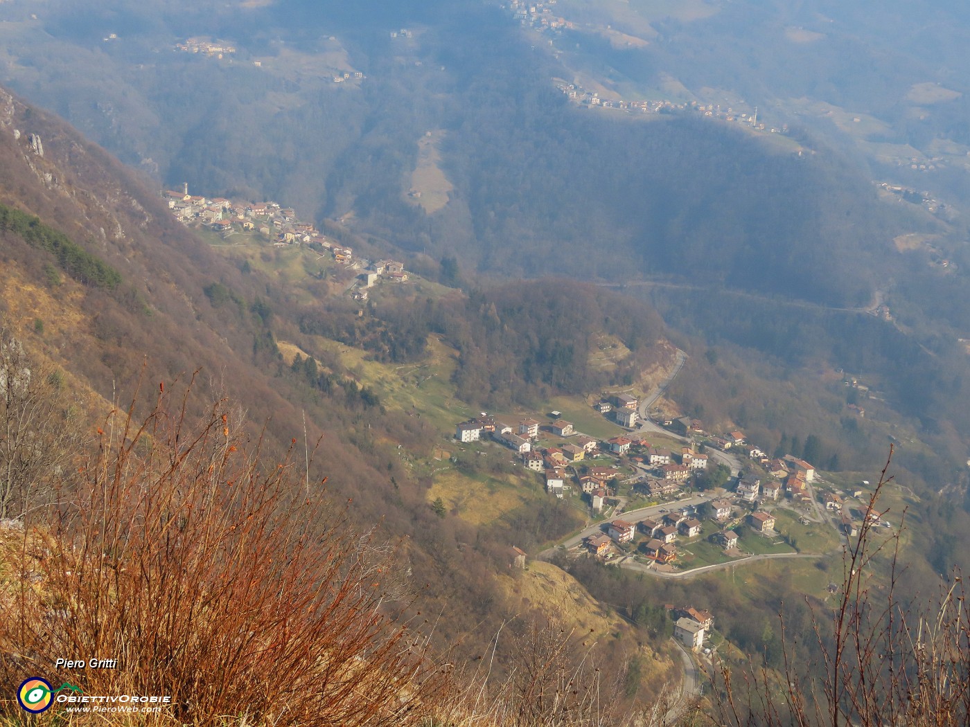 30  In primo piano Pagliaro e Bruga.JPG